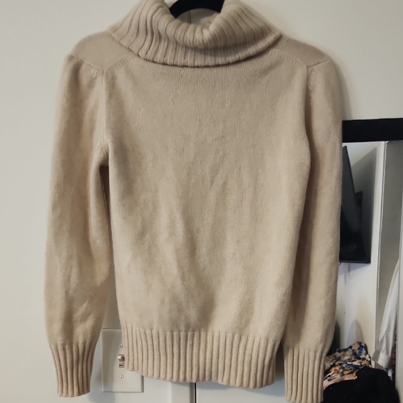 Cashmere Vintage Cream Cowl Neck Sweater with Ribbed Detailing - Picture 5 of 7